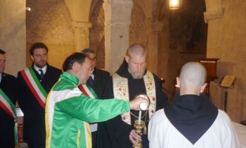 Accesa a Norcia la Fiaccola Benedettina