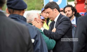 Terremoto, Matteo Renzi a San Pellegrino e a Norcia [FOTO]