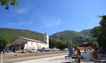 L’Arcivescovo Renato Boccardo tra i terremotati a Campi di Norcia