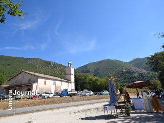 L’Arcivescovo Renato Boccardo tra i terremotati a Campi di Norcia