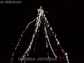 Norcia, acceso il primo albero di Natale nella frazione di San Pellegrino