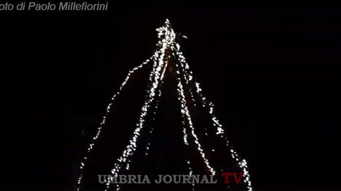 Norcia, acceso il primo albero di Natale nella frazione di San Pellegrino