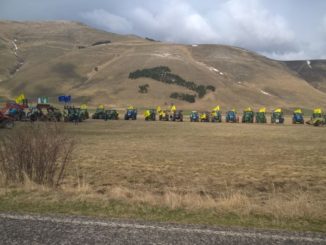 Semina lenticchia, trattori arrivati a Castelluccio di Norcia