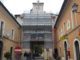 Asu dona un assegno al laboratorio teatrale della scuola di Norcia