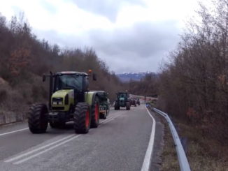 Forza Castelluccio, trattori partiti per il Pian Grande, comincia la semina delle lenticchie