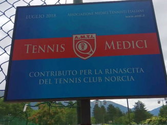 A Norcia torna il tennis. AMTI contribuisce al ripristino dei campi. Altavilla: “Ripartiamo anche da qui”