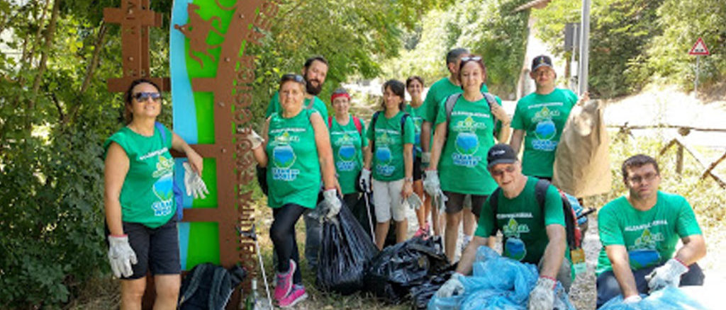 Vallo di Nera, giornata ecologica clean Valnerina, raccolti cinque sacchi di rifiuti