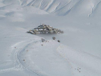 La strada per Castelluccio chiusa per tormenta e vento