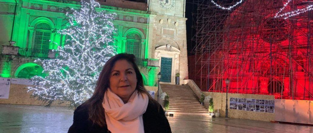 Accese luminarie Natale, Perla, Luci bianche per regalare serenità
