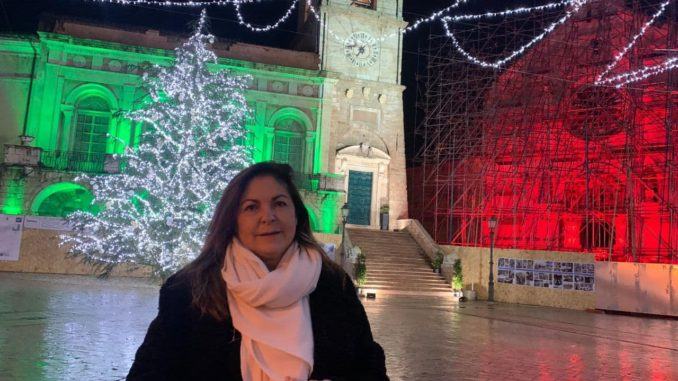 Accese luminarie Natale, Perla, Luci bianche per regalare serenità
