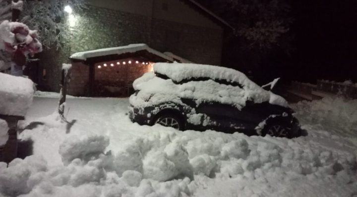 Valnerina sotto la neve, vigili del fuoco impegnati tra Spoleto e Norcia