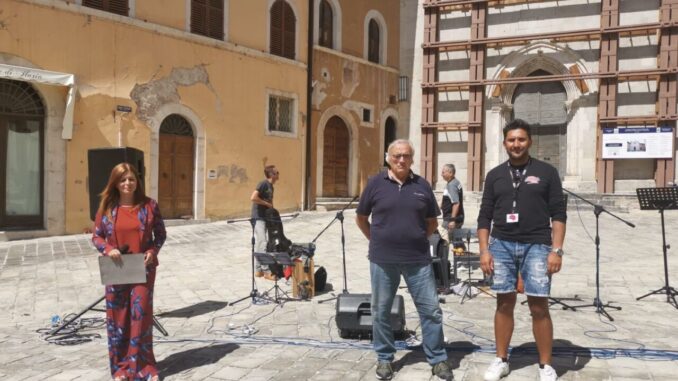 “Operazione ricominciamo” non dimentica le terre del terremoto. Nella piazza di Visso, zona rossa, musica e poesie a cinque anni dal sisma