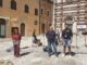 “Operazione ricominciamo” non dimentica le terre del terremoto. Nella piazza di Visso, zona rossa, musica e poesie a cinque anni dal sisma