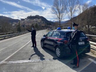 Carabinieri Cascia intervengono per incidente e denunciano un uomo