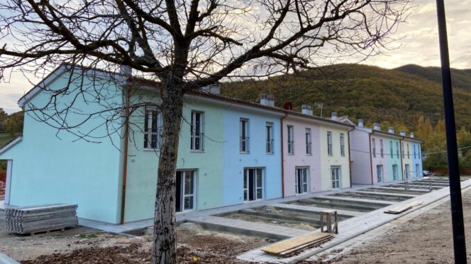 Ricostruzione post sisma cerimonia consegna delle villette di Postignano