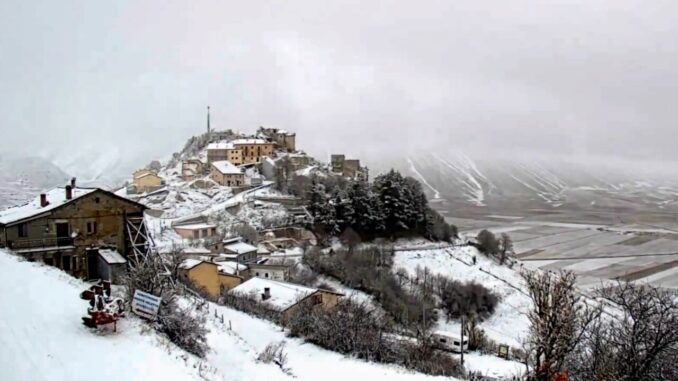 Castelluccio di Norcia coperto dalla neve, Timelapse Monti Sibillini