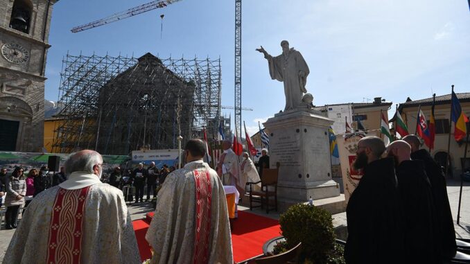 Norcia, celebrata la festa di S. Benedetto. Boccardo: «Rivolgiamoci insistentemente a Dio e agli uomini perché tacciano le armi».