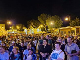 Successo di pubblico per il comico Gabriele Cirilli a Cascia