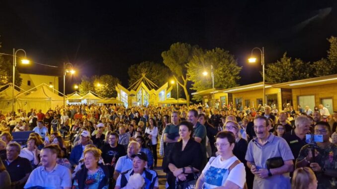 Successo di pubblico per il comico Gabriele Cirilli a Cascia