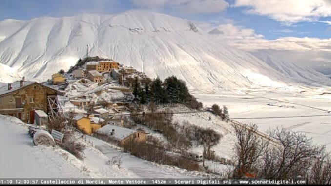 Torna la neve a Castelluccio di Norcia e sul Pian Grande