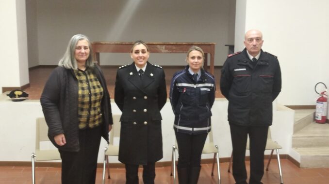 Il Capitano Messore insegna alla popolazione a evitare le truffe