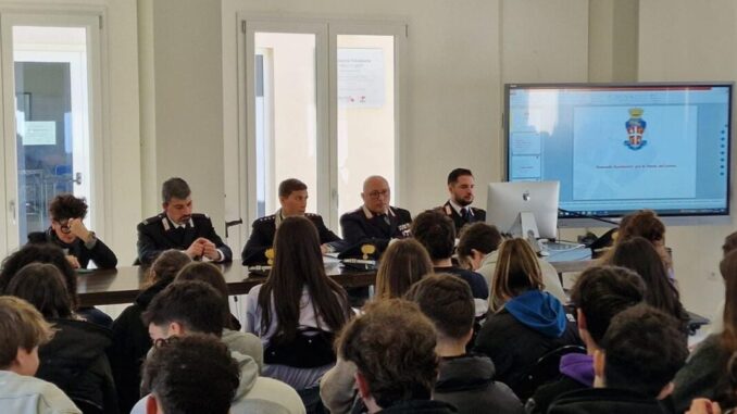 I Carabinieri incontrano gli studenti per la cultura della legalità