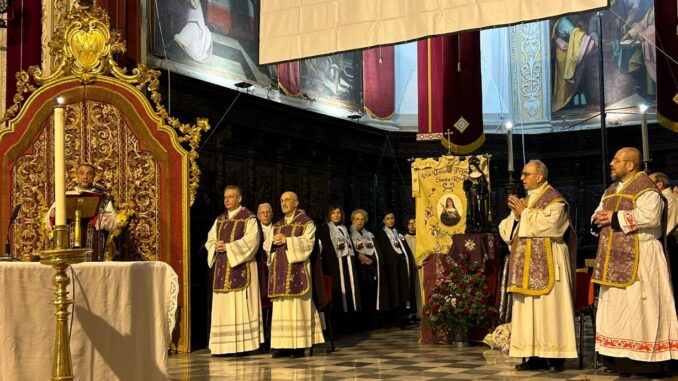 Verso la Festa di Santa Rita. Fiaccola della pace e del perdono accesa a Enna, città gemellata 2024