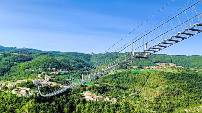 Inaugurato il ponte tibetano di Sellano