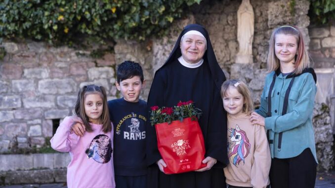 “Le Rose di Santa Rita: Un Evento di Solidarietà Ritorna in Piazza”