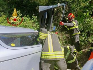 Ribaltamento di un'auto a metano a Cascia: intervento Vigli Fuoco