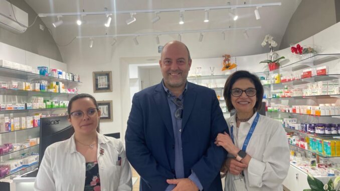 La "Farmacia Centrale" di Norcia riapre dopo 8 anni in un container 