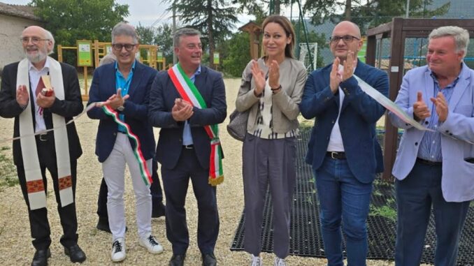 Inaugurata area giochi ad Ancarano di Norcia grazie a PolieCo