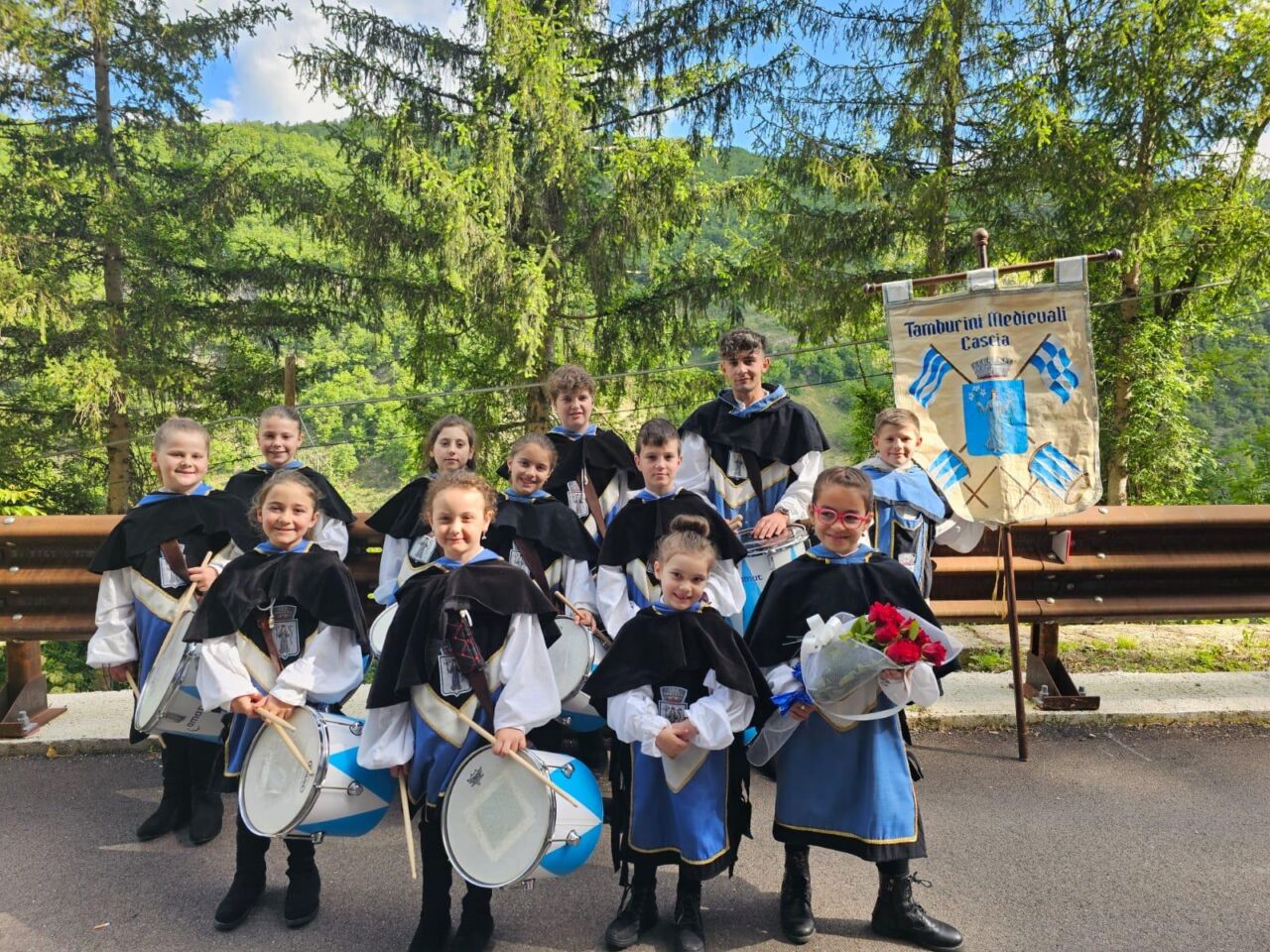Tamburini medievali di Cascia: l’associazione è tornata a esibirsi