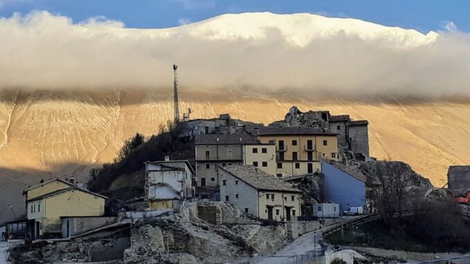 Aumentati i fondi per la ricostruzione di Castelluccio di Norcia
