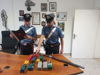 Denunciato per detenzione illegale munizioni e custodia armi