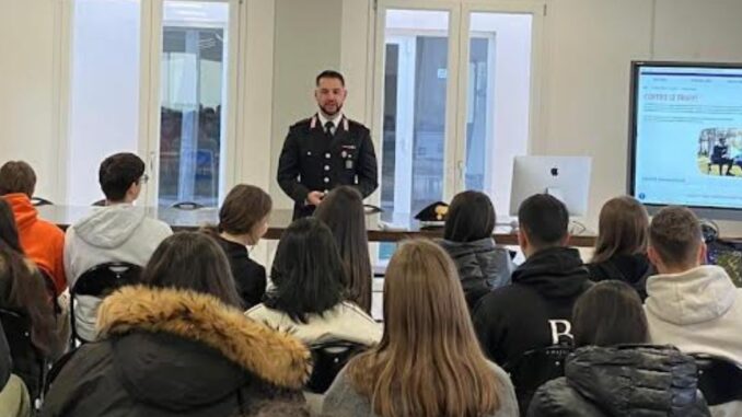 Carabinieri a Norcia per prevenire truffe tra i giovani