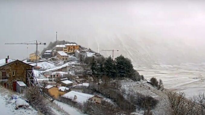 La Magia della Neve: Castelluccio si Trasforma
