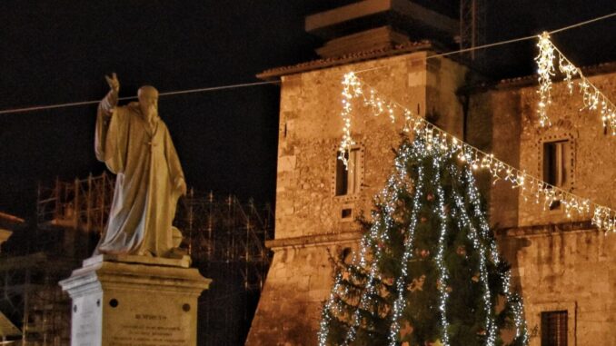 Il Natale Nursino è in scena, la città si anima con il mercatino