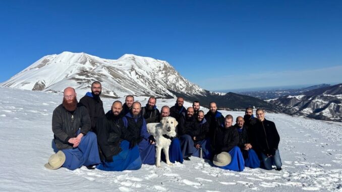 Neve a Norcia per il primo Natale nel nuovo monastero