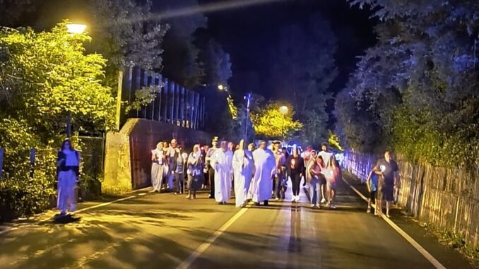 Festa delle Rose, spiritualità e folla a Roccaporena