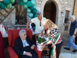 Lisa Poli festeggia 100 anni, Monteleone la celebra