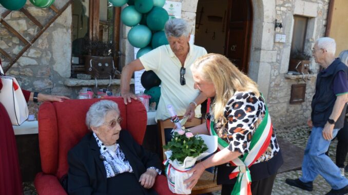 Lisa Poli festeggia 100 anni, Monteleone la celebra Lisa Poli festeggia 100 anni, Monteleone la celebra
