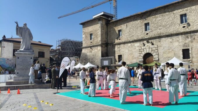 Norcia ‘travolta’ da un’ondata colorata di associazioni: la rinascita passa anche dallo sport