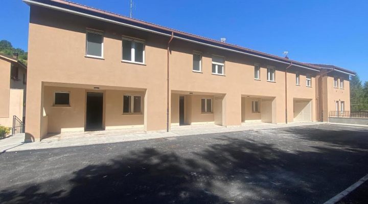 Preci, a Faito la consegna di dieci case ricostruite post sisma