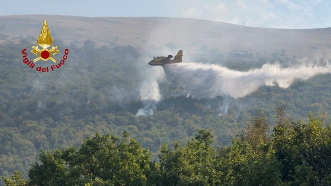 Incendio Contenuto sul Monte Coscerno dopo Intenso Lavoro