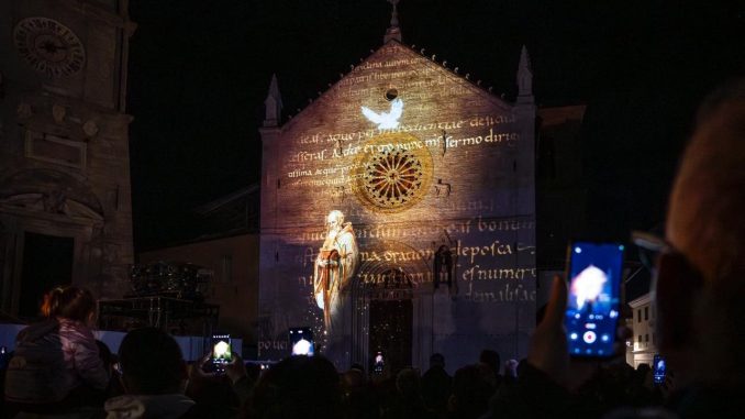 Norcia celebra la rinascita della Basilica di San Benedetto