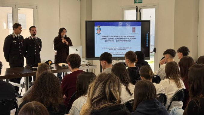 Carabinieri Norcia a scuola per la campagna “Umbria contro ogni genere di violenza”