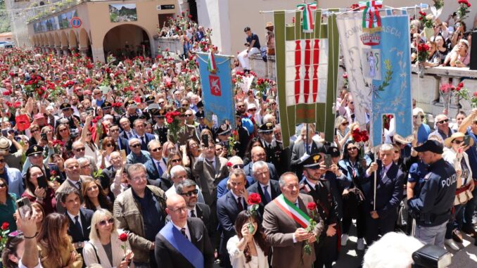 Fede e pace accendono Cascia con Chicago e il Papa